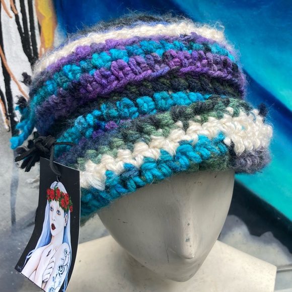 Hand Crocheted Beanie Hat-Great Gift - Picture 4 of 12